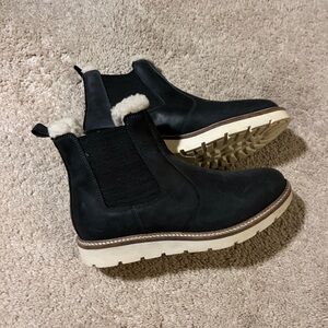 Alpine Design Black Ankle Boots with Cream Sole